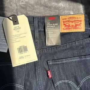 LEVI’s HIGH RISE SKINNY JEANS